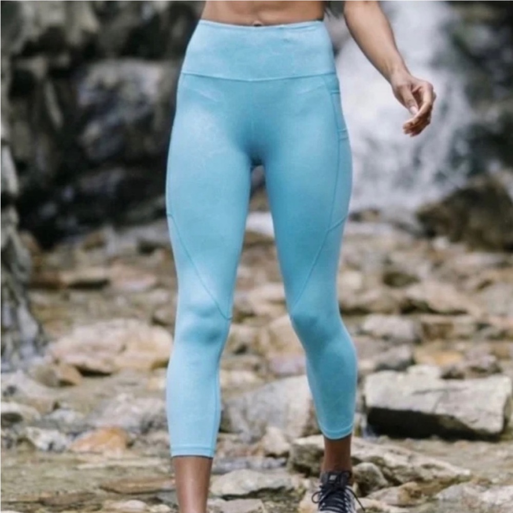 Zyia Aqua Paradise Pocket Light n Tight Floral Crop Capri Leggings Size 12 NWT